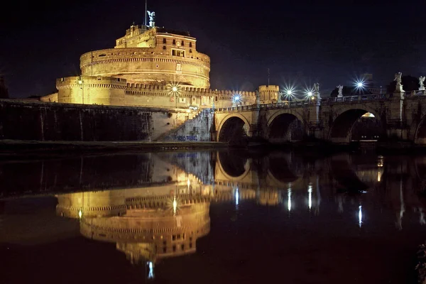 Castel Sant Angelo Återspeglas Natt Tiber — Stockfoto