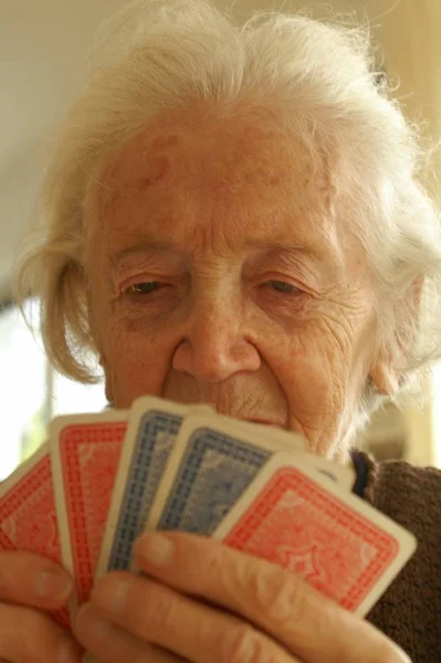 Donna Anziana Con Libro — Foto Stock