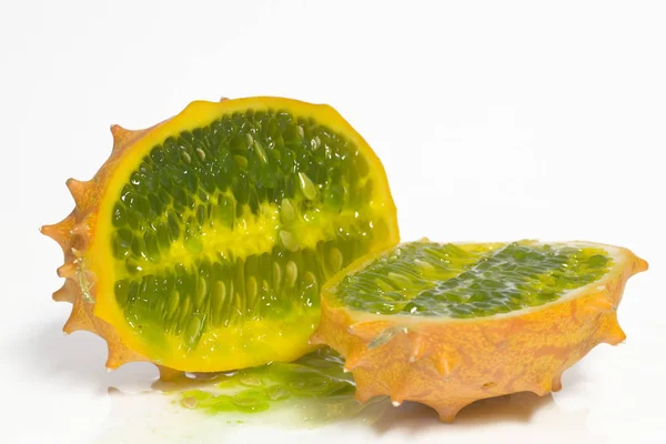 Frische Grüne Kiwi Früchte Isoliert Auf Weißem Hintergrund — Stockfoto