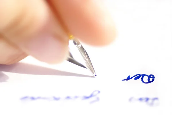 Escrita Mão Com Caneta Papel — Fotografia de Stock