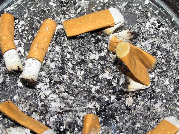 Cigarettacsikkek Cigaretták Fekete Alapon — Stock Fotó