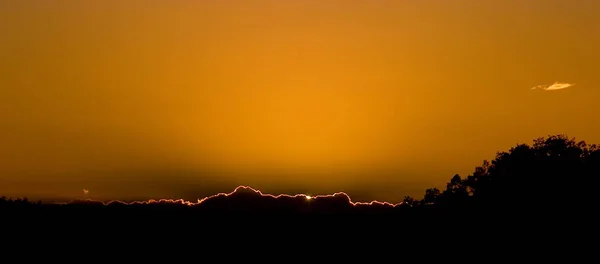 Puesta Sol Detrás Las Nubes —  Fotos de Stock