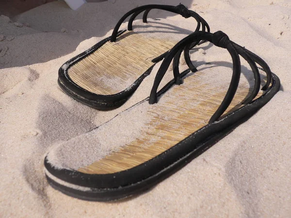 Zapatillas Playa Arena Imágenes de stock libres de derechos