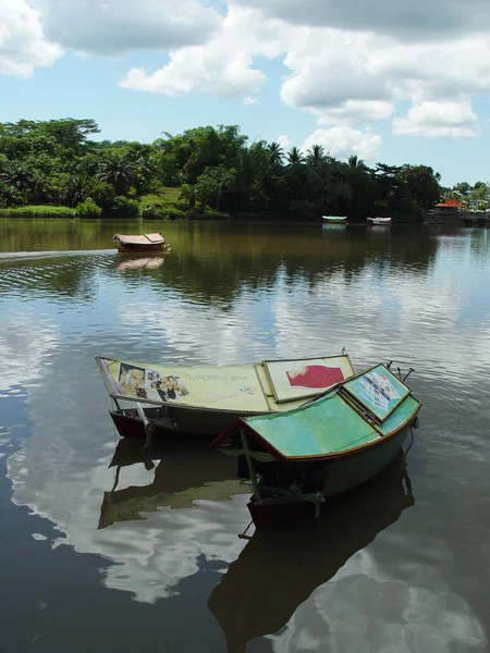 Traghetti Persone Sul Fiume Sarawak Kuching Borneo Centesimi Sarete Portati — Foto Stock