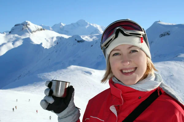 Jeune Femme Lunettes Ski Avec Snowboard Sur Neige — Photo