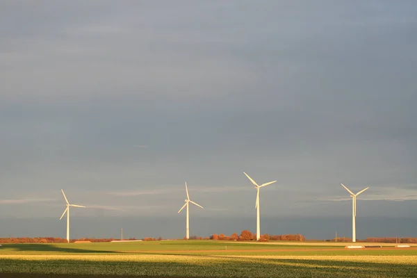 Windenergieanlagen Erneuerbare Energien — Stockfoto