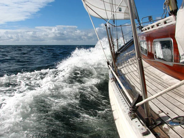 Weiße Jacht Auf Dem Meer — Stockfoto