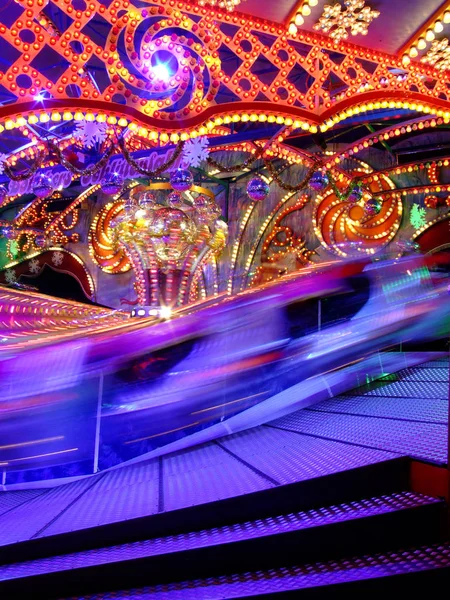 Vergnügungskarussell Freizeitpark — Stockfoto