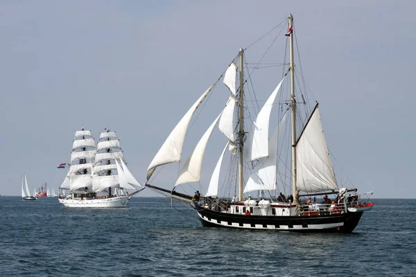 Aphrodite Brig Encontra Wytske Brigantine Eelkje Fundo Elbe Lightship Chega — Fotografia de Stock