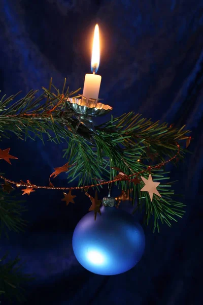 Καίγοντας Φώτα Στο Χριστουγεννιάτικο Δέντρο — Φωτογραφία Αρχείου