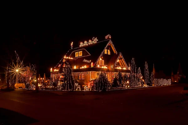 ヒルデンのクリスマスハウス5発中 — ストック写真