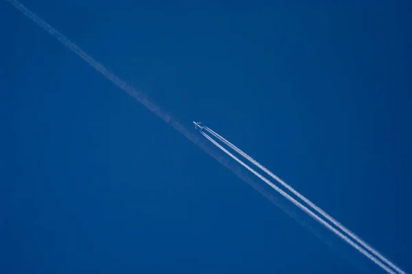 Traînée Vapeur Dans Ciel Nuages Forme Ligne Produits Par Les — Photo