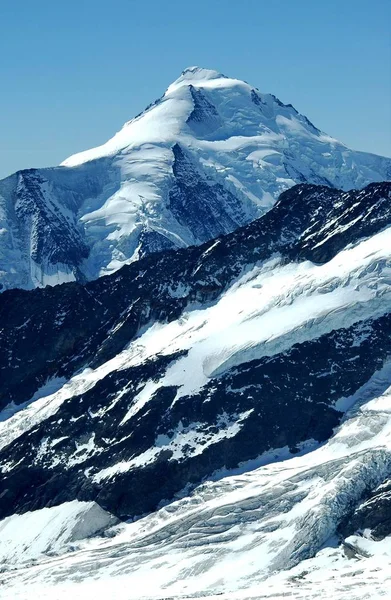 Snötäckta Toppar Schweiz — Stockfoto