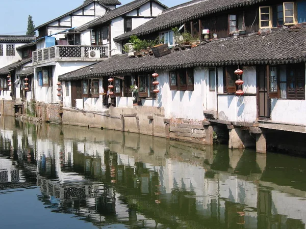 Domy Zhujiajiao Wiosce Rybackiej Niedaleko Szanghaju Miejsce Jest Poprzecinane Kanałami — Zdjęcie stockowe