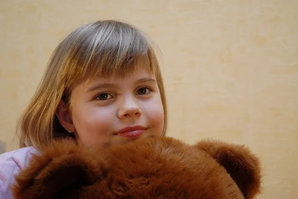 かわいい子供の肖像 幸せな子供時代のコンセプト — ストック写真