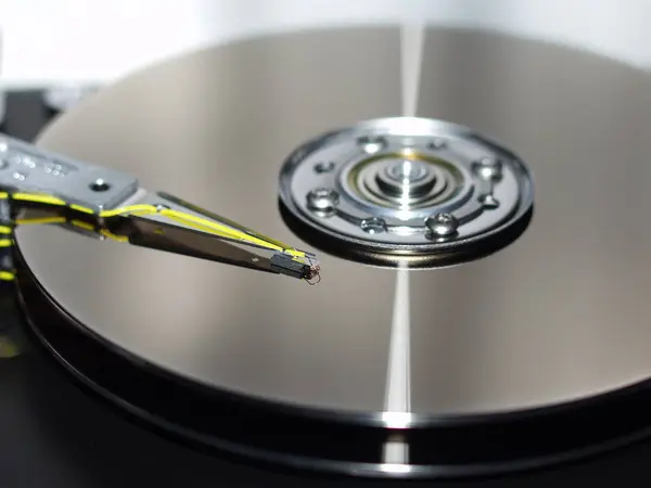 大規模なデータを持つハードディスクドライブ — ストック写真