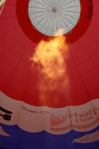 Het Luft Ballong Den Röda Himlen — Stockfoto