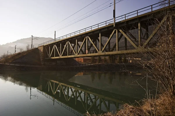 Puente Sobre Río —  Fotos de Stock