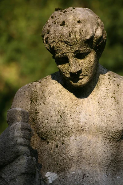 Figure Tombe Dans Vieux Cimetière — Photo