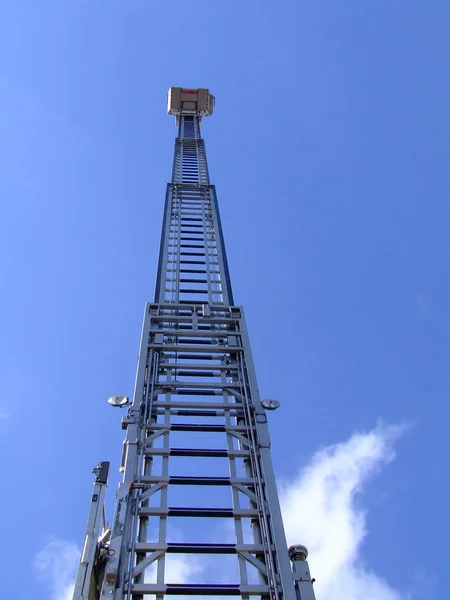 Industriële Toren Met Blauwe Lucht — Stockfoto