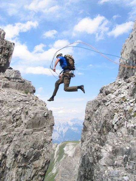Klettern Kalkkoegel Innsbruck Wenn Ein Sprung Ist Ist Immer Die — Stockfoto