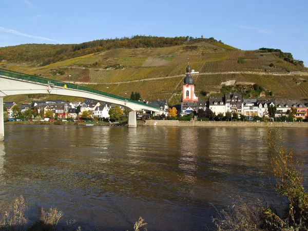 Yaya Köprüsü Ile Zell Der Mosel — Stok fotoğraf