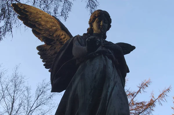 天使の形をしたヴィンテージ像の閉鎖 — ストック写真