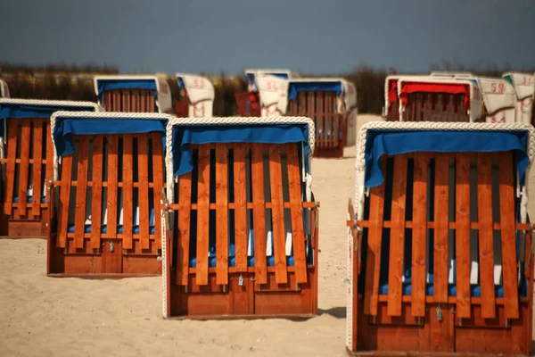 Αυτή Παραλία Καρέκλες Στη Βόρεια Ακτή Της Θάλασσας Κοντά Στο — Φωτογραφία Αρχείου