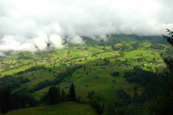 Grindelwald Rápidamente Envuelto Una Cubierta Nublada —  Fotos de Stock