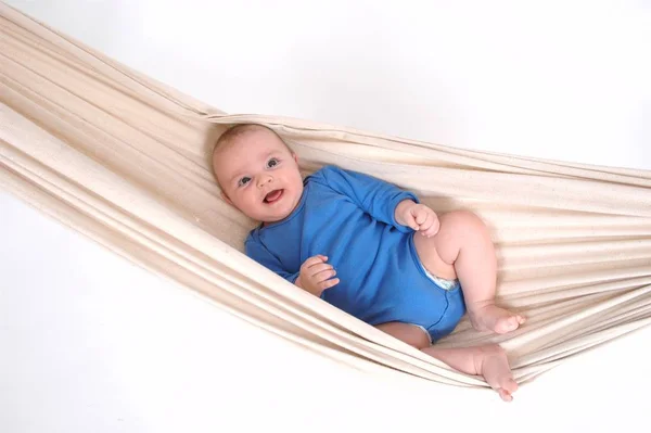 Bonito Bebê Menino Dormir Cobertor Berço — Fotografia de Stock