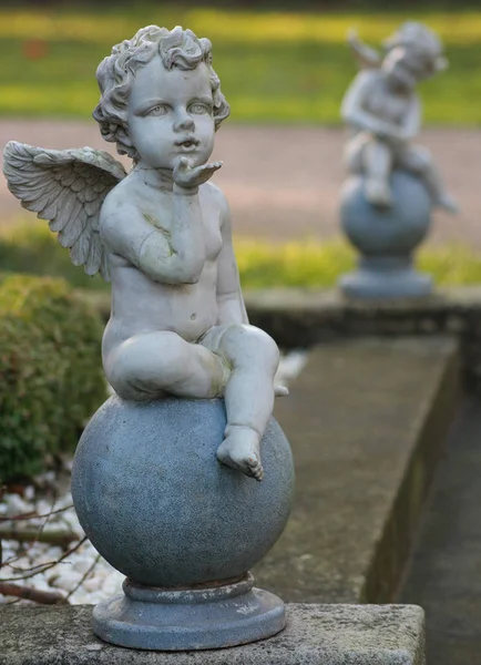 Two Angels Tombstone — Stock Photo, Image