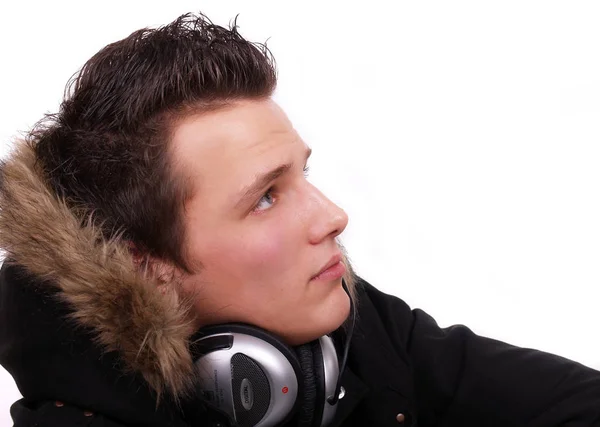 Joven Escuchando Música Con Auriculares — Foto de Stock