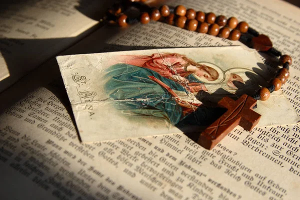 Old Book Rosary Candle — Stock Photo, Image