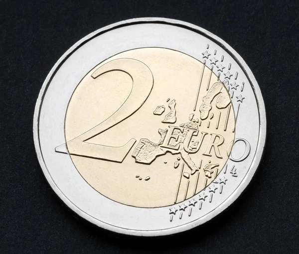 黒を背景に2ユーロ — ストック写真