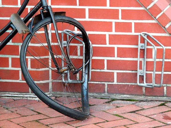 Altes Fahrrad Der Stadt — Stockfoto