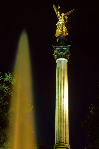 Berlin Almanya Daki Ünlü Çeşme — Stok fotoğraf