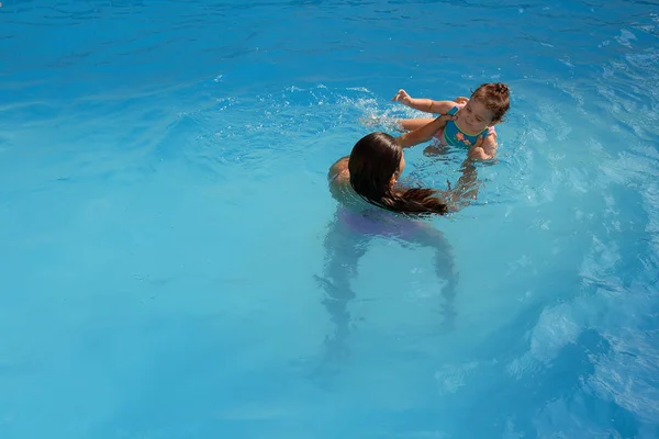 Schattig Familieportret Gelukkig Ouderschap Concept — Stockfoto