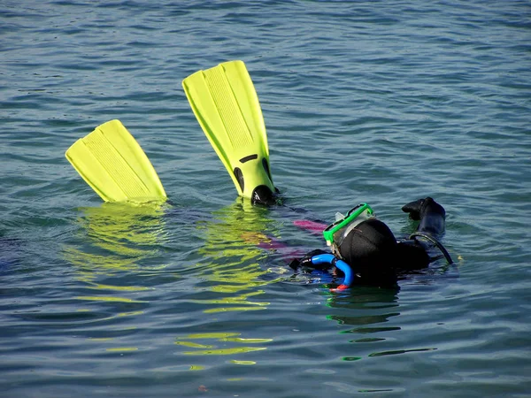 Een Gele Opblaasbare Boot Het Water — Stockfoto