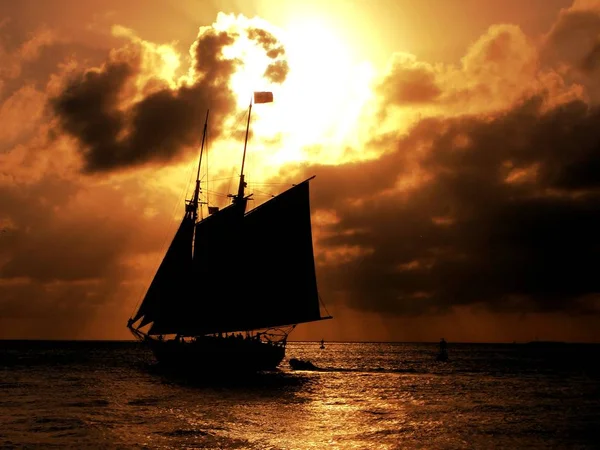 Schiff Sonnenuntergang — Stockfoto