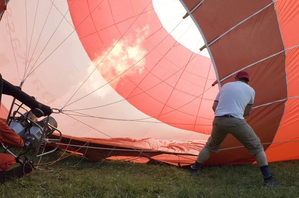 Construir Globo Aire Caliente —  Fotos de Stock