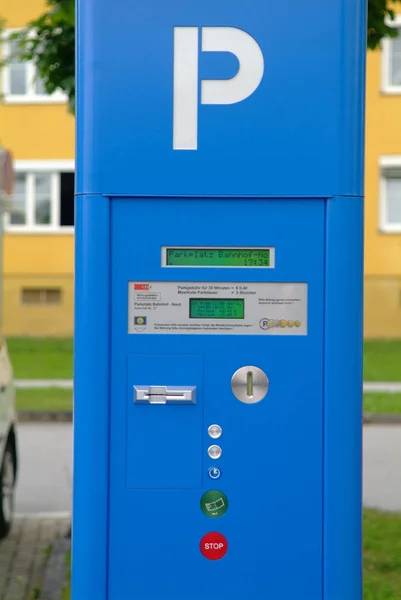 Grüner Briefkasten Auf Der Straße — Stockfoto