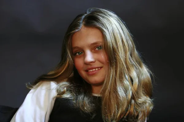 Portret Van Schoonheid Jonge Vrouw — Stockfoto