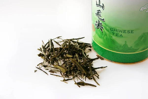 Yeşil Çay Yaprakları Bir Fincan Kahve — Stok fotoğraf