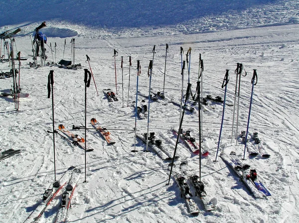 山の中のスキーリフト — ストック写真