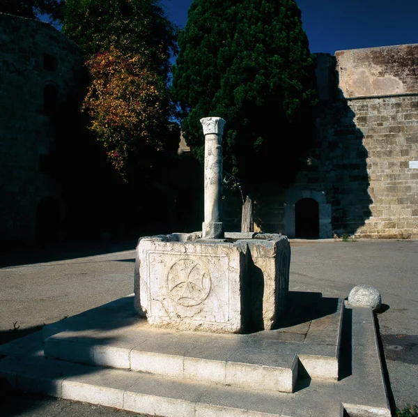 Plac Argyrokastro Wczesnochrześcijańską Chrzcielnicą — Zdjęcie stockowe