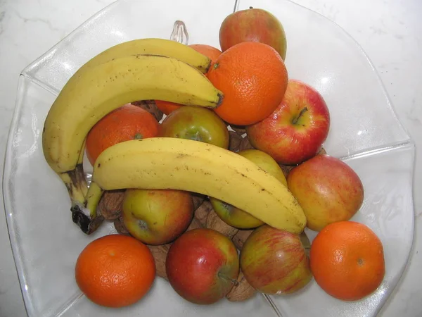 Owoce Szklanej Misce — Zdjęcie stockowe