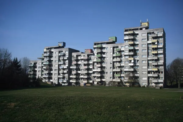 Blick Auf Wohnblock Hintergrund Der Stadt — Stockfoto