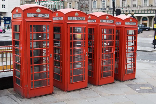 Κόκκινους Αγγλικούς Τηλεφωνικούς Θαλάμους Λονδίνο — Φωτογραφία Αρχείου
