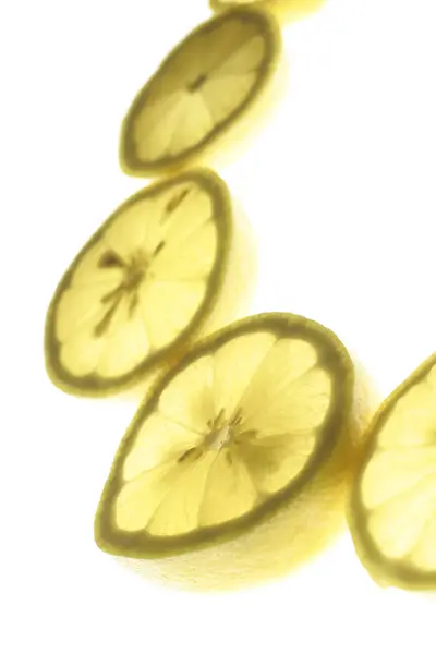 Zitronenscheiben Halbkreis Isoliert Auf Weißem Hintergrund Nahaufnahme — Stockfoto