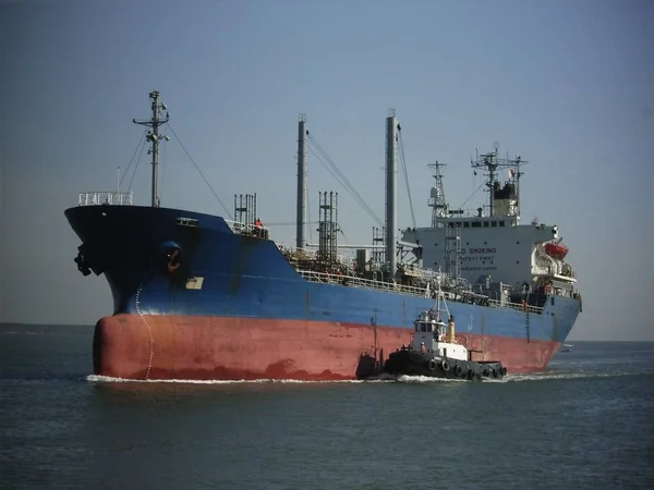 Nákladní Loď Vodě Plachetnice — Stock fotografie